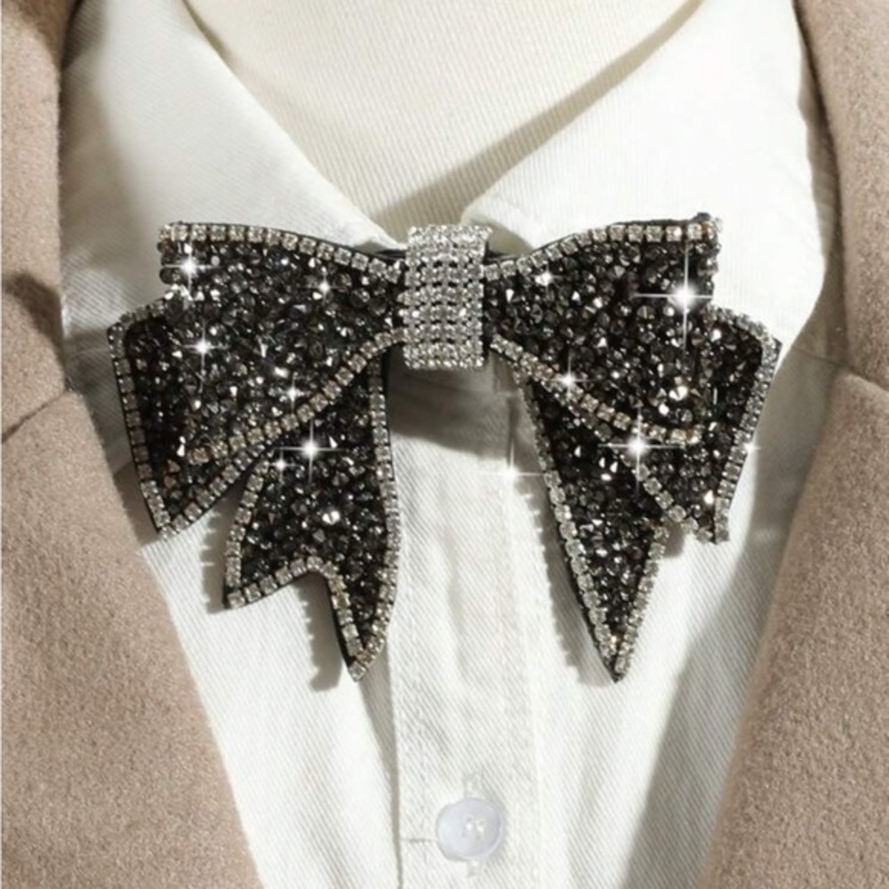 ✨Sparkling Black and Silver Bow Brooch